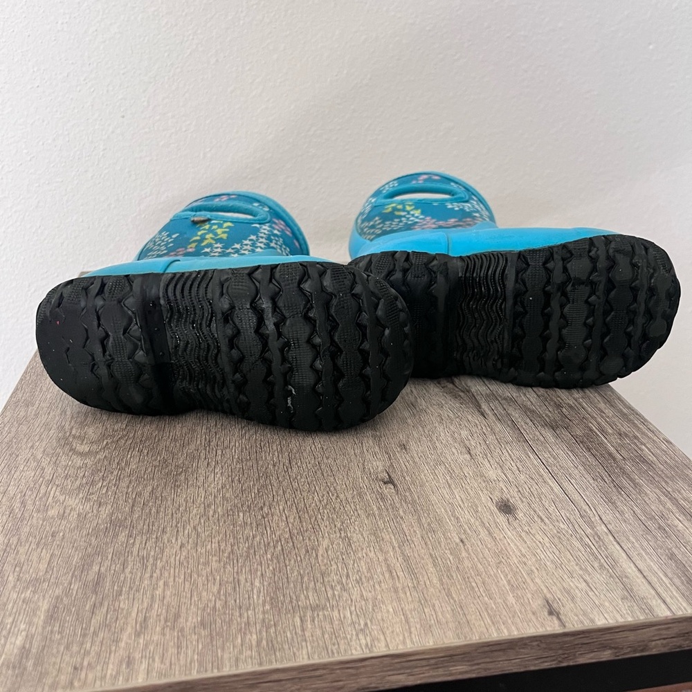 Size 7 toddler bogs